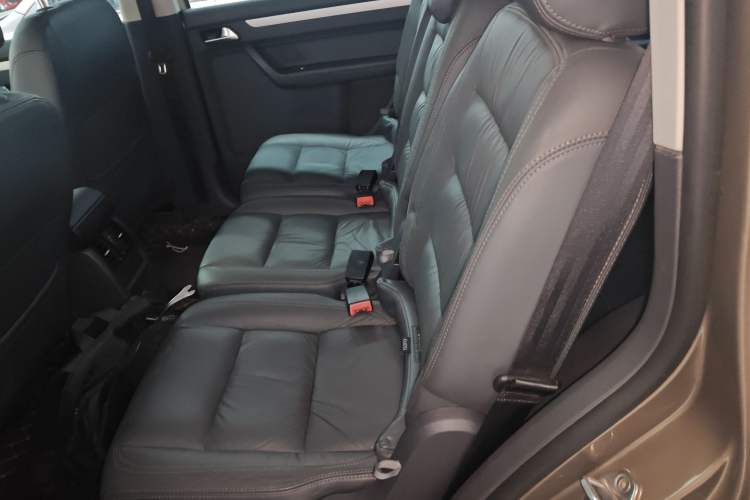 Used Volkswagen Touran 2015 1.4T Manual Comfort Edition 5-Seater Interior 4