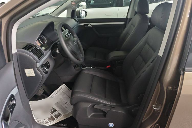 Used Volkswagen Touran 2015 1.4T DSG Comfort Edition 5 Seats Interior 4