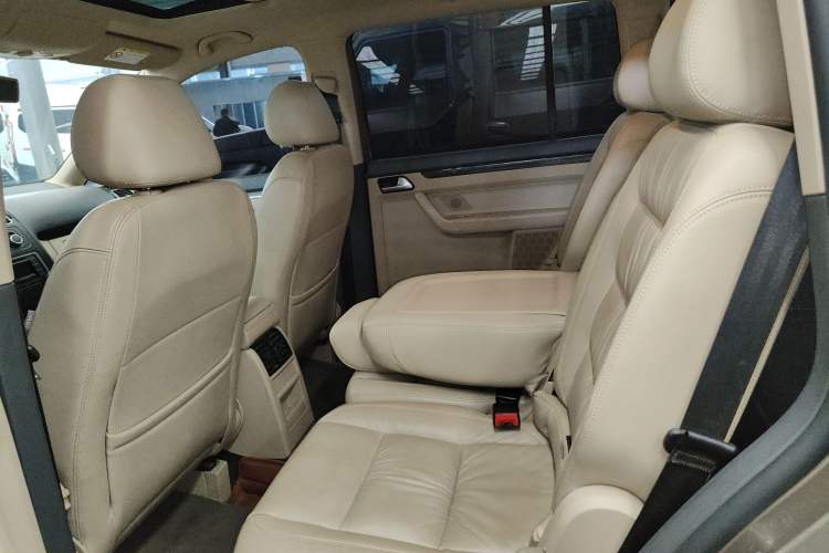Used Volkswagen Touran 2015 1.4T DSG Comfort Edition 5 Seats Interior 4