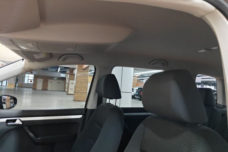 Used Volkswagen Touran 2015 1.4T Manual Fashion Edition 5-Seater Interior 4