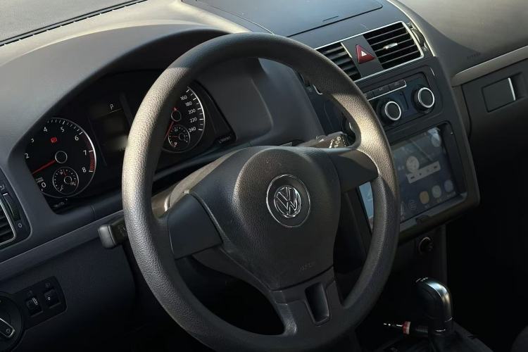Used Volkswagen Touran 2015 1.4T DSG Comfort Edition 5 Seats Interior 5