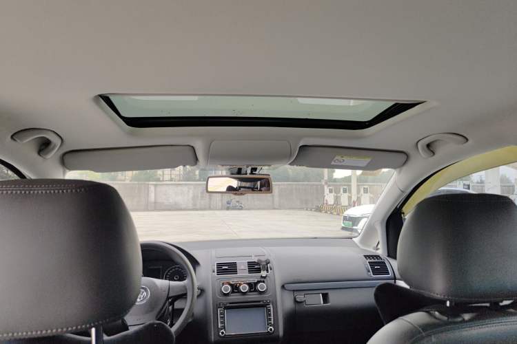 Used Volkswagen Touran 2015 1.4T DSG Comfort Edition 5 Seats Interior 7