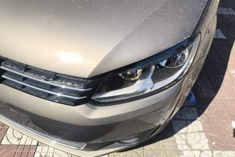Used Volkswagen Touran 2015 1.4T DSG Comfort Edition 5 Seats Left Front Headlight