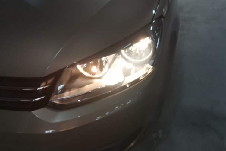 Used Volkswagen Touran 2015 1.4T DSG Comfort Edition 5 Seats Left Front Headlight