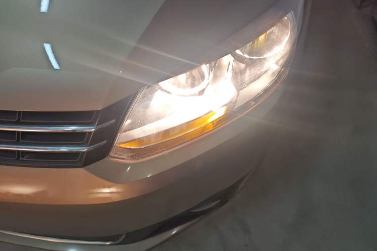 Used Volkswagen Touran 2015 1.4T Manual Comfort Edition 5-Seater Left Front Headlight