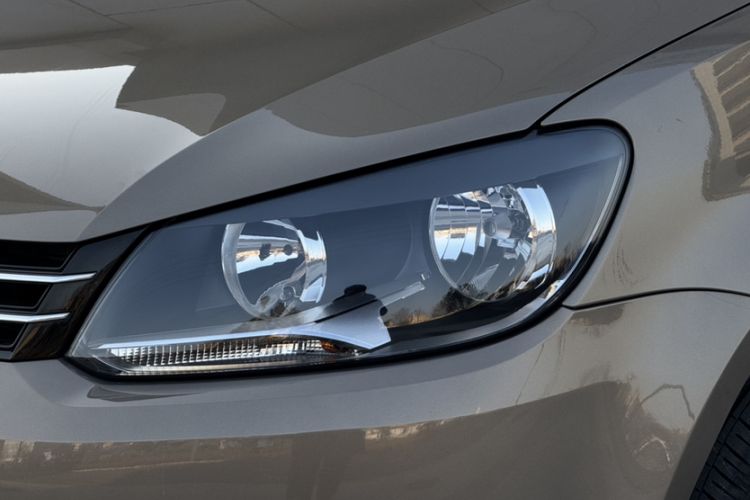 Used Volkswagen Touran 2015 1.4T Manual Fashion Edition 5-Seater Left Front Headlight