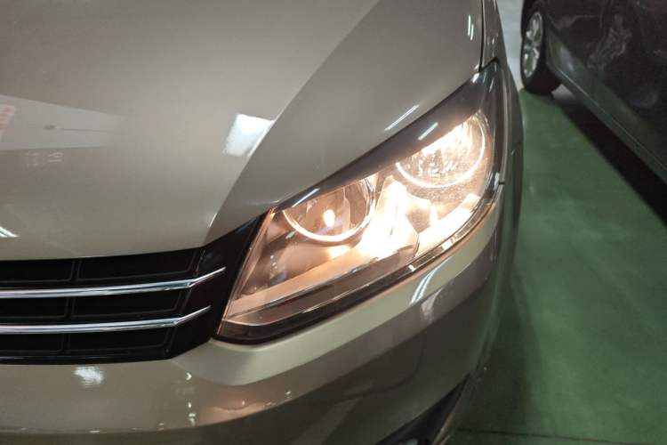 Used Volkswagen Touran 2015 1.4T DSG Comfort Edition 5 Seats Left Front Headlight