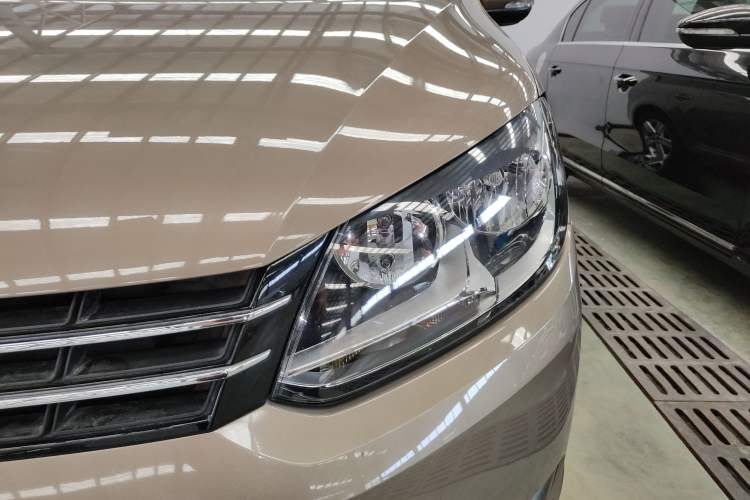 Used Volkswagen Touran 2015 1.4T DSG Comfort Edition 5 Seats Left Front Headlight