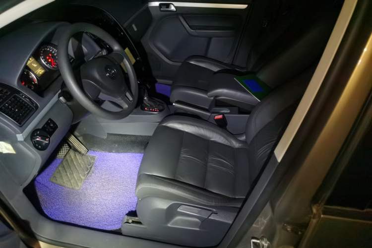 Used Volkswagen Touran 2015 1.4T DSG Comfort Edition 5 Seats Left Front Seat