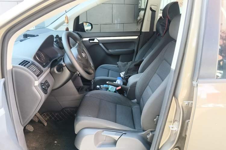 Used Volkswagen Touran 2015 1.4T Manual Fashion Edition 5-Seater Left Front Seat