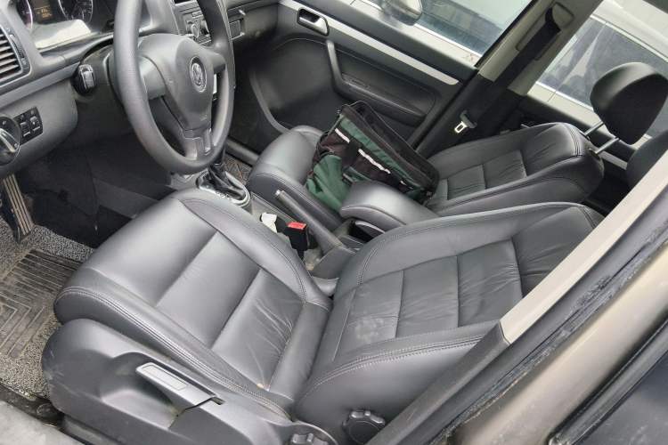 Used Volkswagen Touran 2015 1.4T DSG Comfort Edition 5 Seats Left Front Seat