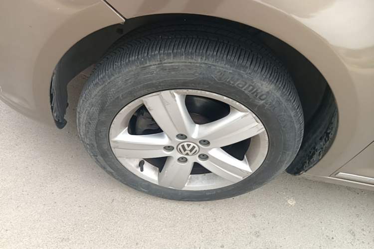 Used Volkswagen Touran 2015 1.4T DSG Comfort Edition 5 Seats Left Front Wheel Hub