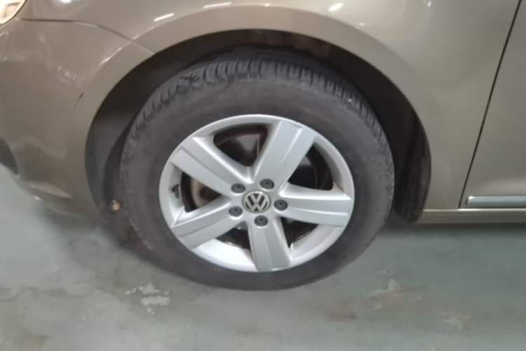 Used Volkswagen Touran 2015 1.4T DSG Comfort Edition 5 Seats Left Front Wheel Hub