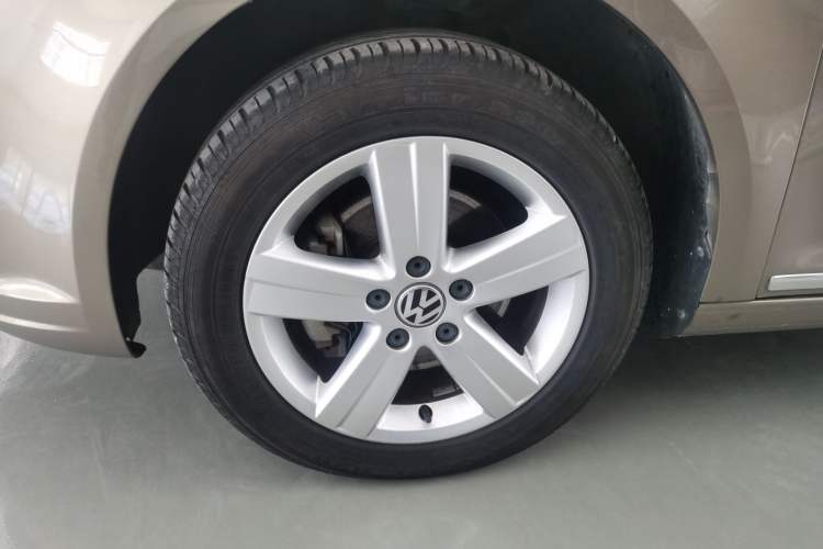 Used Volkswagen Touran 2015 1.4T DSG Comfort Edition 5 Seats Left Front Wheel Hub