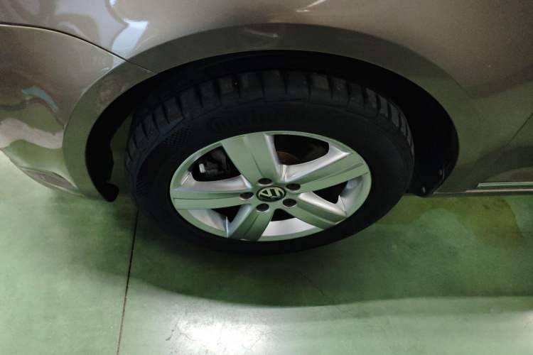Used Volkswagen Touran 2015 1.4T DSG Comfort Edition 5 Seats Left Front Wheel Hub