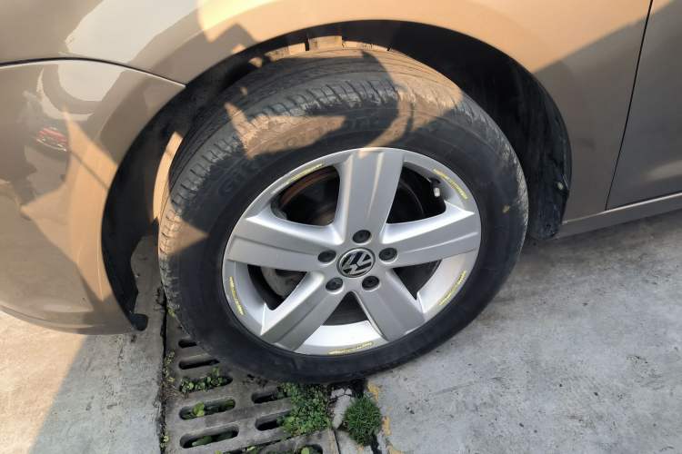 Used Volkswagen Touran 2015 1.4T Manual Fashion Edition 5-Seater Left Front Wheel Hub
