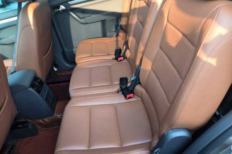 Used Volkswagen Touran 2015 1.4T Manual Fashion Edition 5-Seater Left Rear Seat
