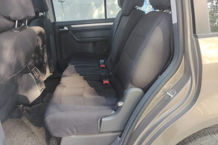Used Volkswagen Touran 2015 1.4T DSG Comfort Edition 5 Seats Left Rear Seat