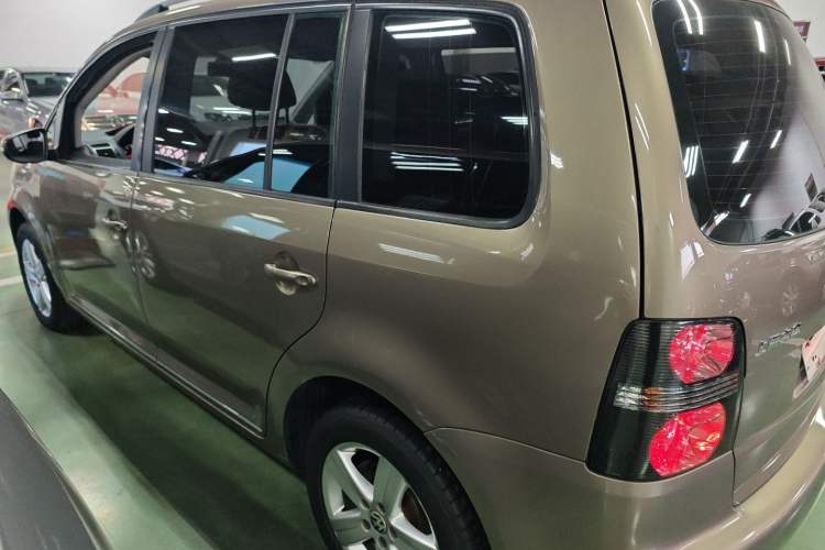 Used Volkswagen Touran 2015 1.4T DSG Comfort Edition 5 Seats Left Side