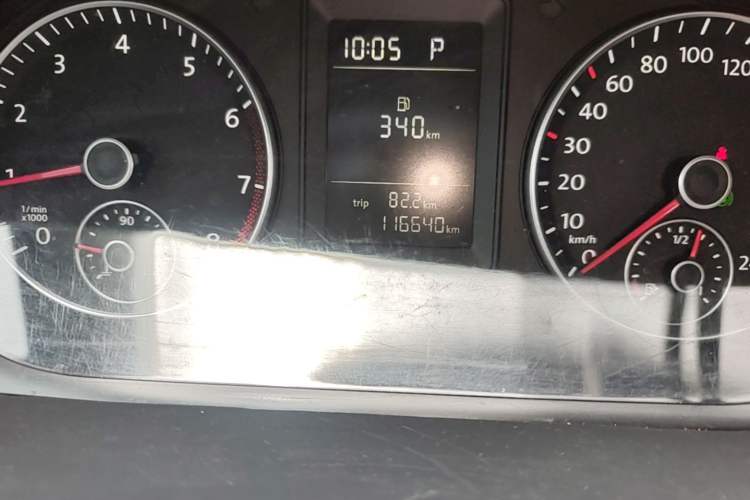 Used Volkswagen Touran 2015 1.4T DSG Comfort Edition 5 Seats Odometer Close Up