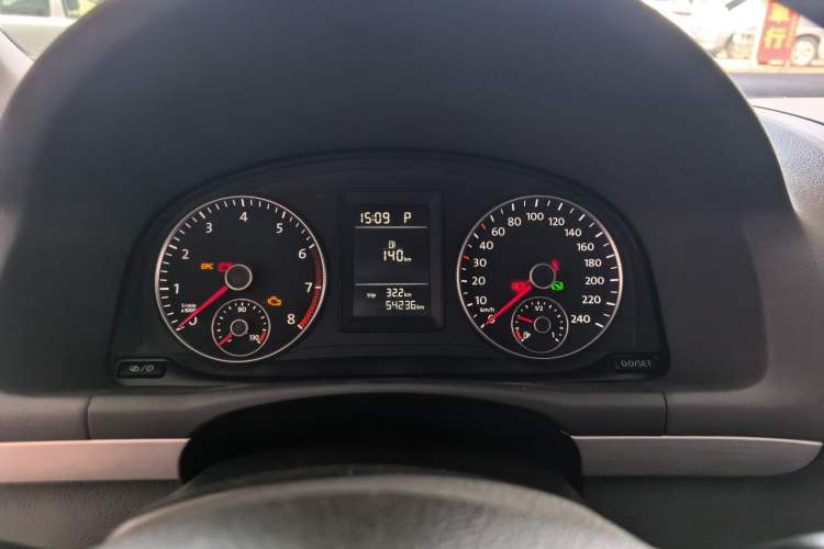 Used Volkswagen Touran 2015 1.4T DSG Comfort Edition 5 Seats Odometer Close Up