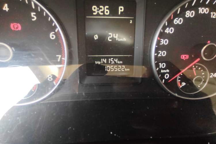 Used Volkswagen Touran 2015 1.4T DSG Comfort Edition 5 Seats Odometer Close Up