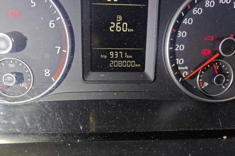 Used Volkswagen Touran 2015 1.4T Manual Fashion Edition 5-Seater Odometer Close Up