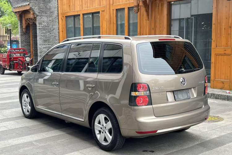Used Volkswagen Touran 2015 1.4T Manual Comfort Edition 5-Seater Rear Left 45 Deg