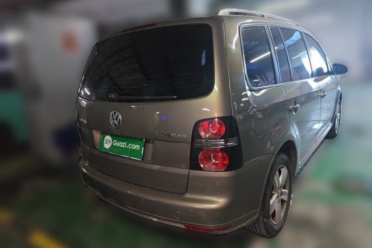 Used Volkswagen Touran 2015 1.4T DSG Comfort Edition 5 Seats Rear Right 45 Deg