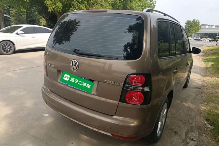 Used Volkswagen Touran 2015 1.4T DSG Comfort Edition 5 Seats Rear Right 45 Deg