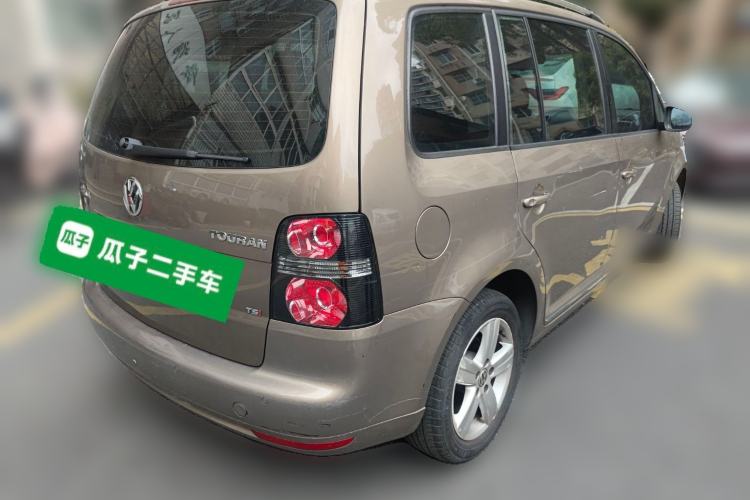 Used Volkswagen Touran 2015 1.4T DSG Comfort Edition 5 Seats Rear Right 45 Deg