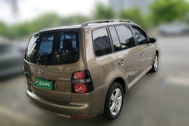 Used Volkswagen Touran 2015 1.4T DSG Comfort Edition 5 Seats Rear Right 45 Deg