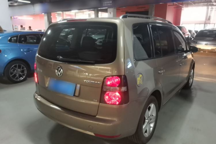 Used Volkswagen Touran 2015 1.4T DSG Comfort Edition 5 Seats Rear Right 45 Deg