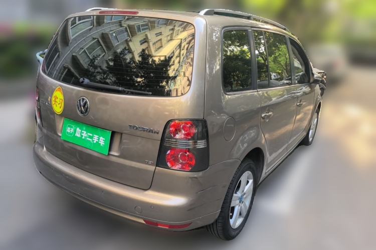 Used Volkswagen Touran 2015 1.4T DSG Comfort Edition 5 Seats Rear Right 45 Deg