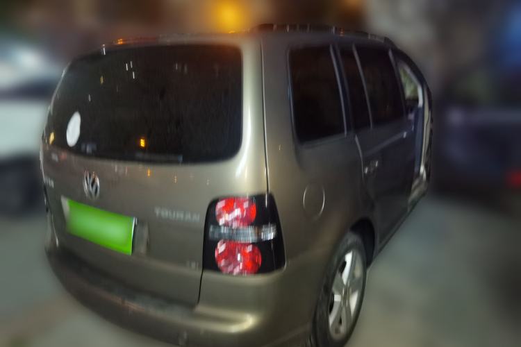 Used Volkswagen Touran 2015 1.4T DSG Comfort Edition 5 Seats Rear Right 45 Deg