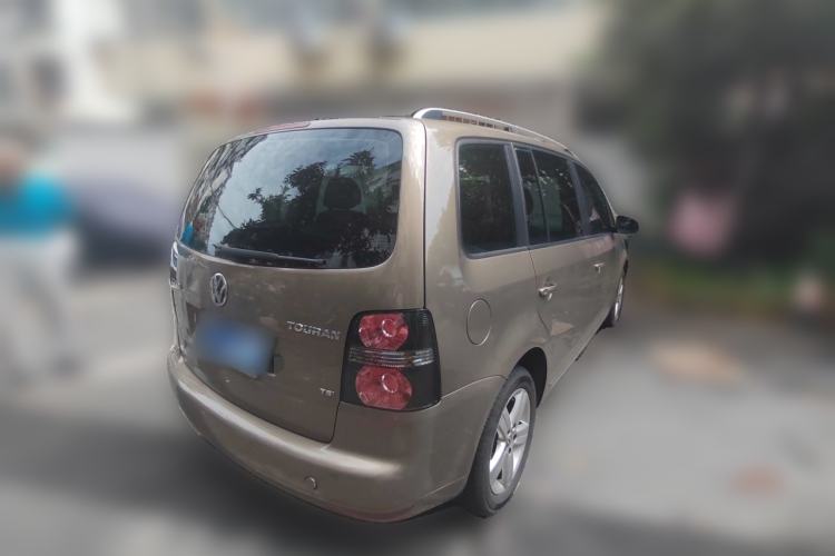 Used Volkswagen Touran 2015 1.4T DSG Comfort Edition 5 Seats Rear Right 45 Deg