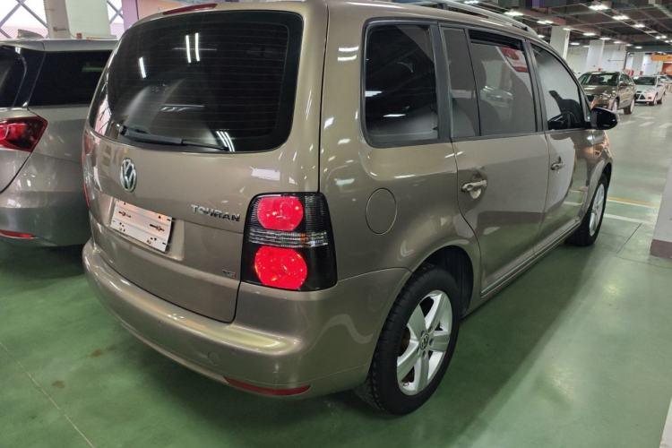 Used Volkswagen Touran 2015 1.4T DSG Comfort Edition 5 Seats Rear Right 45 Deg