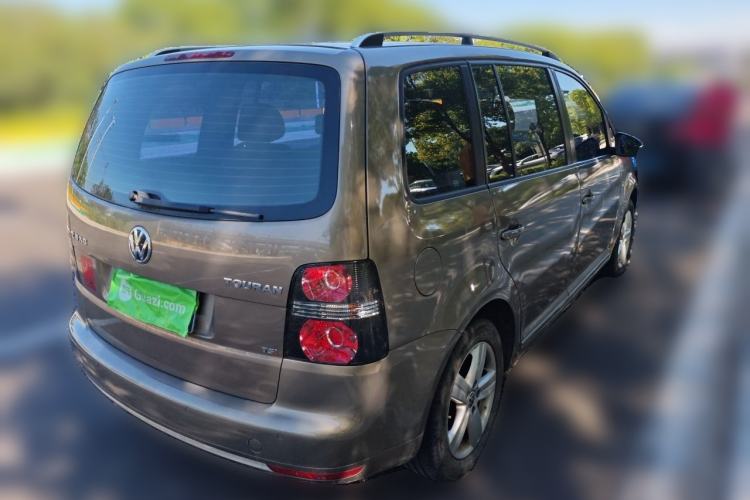 Used Volkswagen Touran 2015 1.4T DSG Comfort Edition 5 Seats Rear Right 45 Deg