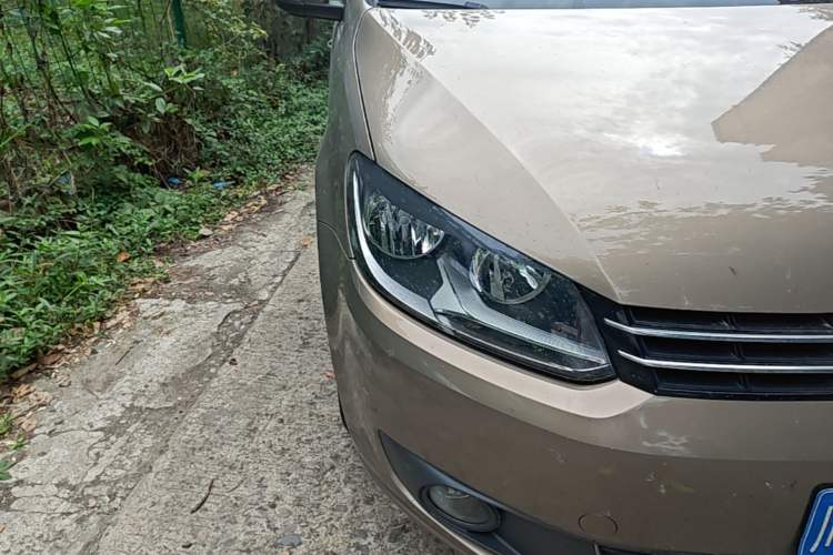 Used Volkswagen Touran 2015 1.4T Manual Comfort Edition 5-Seater Right Front Headlight