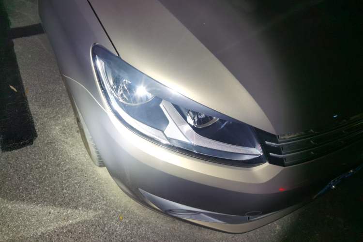 Used Volkswagen Touran 2015 1.4T DSG Comfort Edition 5 Seats Right Front Headlight