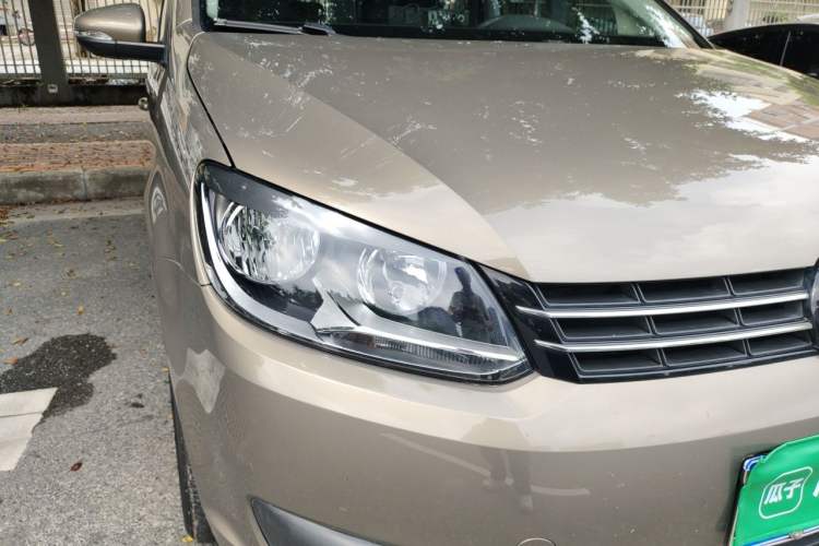 Used Volkswagen Touran 2015 1.4T DSG Comfort Edition 5 Seats Right Front Headlight