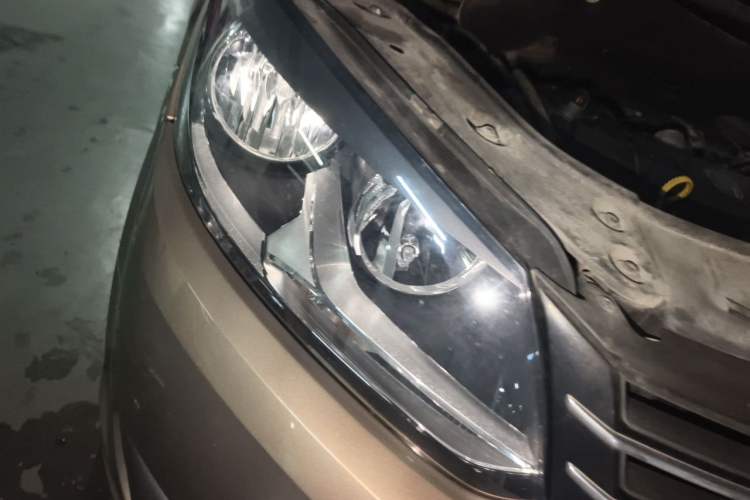 Used Volkswagen Touran 2015 1.4T DSG Comfort Edition 5 Seats Right Front Headlight