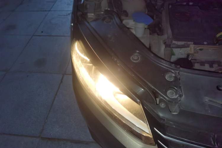 Used Volkswagen Touran 2015 1.4T DSG Comfort Edition 5 Seats Right Front Headlight
