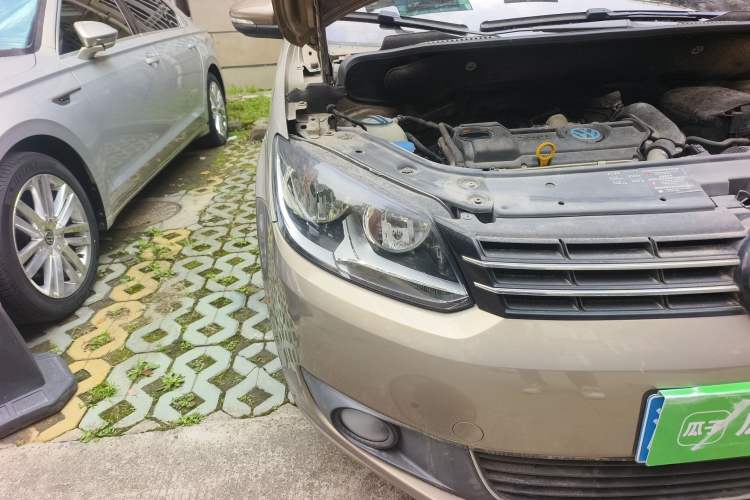 Used Volkswagen Touran 2015 1.4T Manual Comfort Edition 5-Seater Right Front Headlight