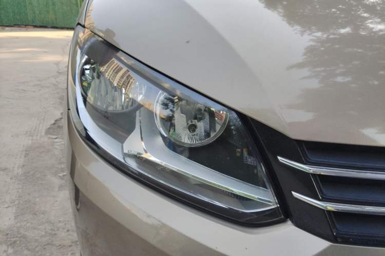 Used Volkswagen Touran 2015 1.4T DSG Comfort Edition 5 Seats Right Front Headlight