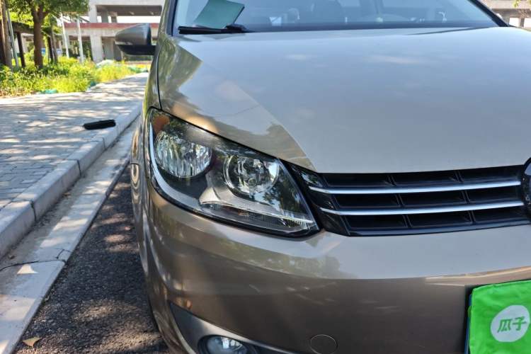 Used Volkswagen Touran 2015 1.4T DSG Comfort Edition 5 Seats Right Front Headlight