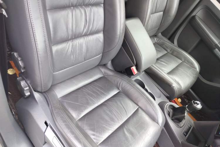 Used Volkswagen Touran 2015 1.4T Manual Comfort Edition 5-Seater Right Front Seat