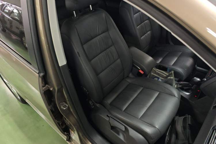 Used Volkswagen Touran 2015 1.4T DSG Comfort Edition 5 Seats Right Front Seat