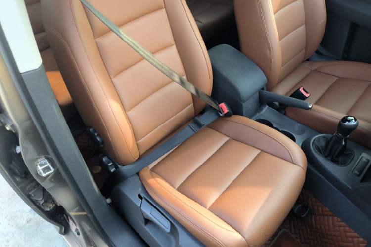 Used Volkswagen Touran 2015 1.4T Manual Fashion Edition 5-Seater Right Front Seat