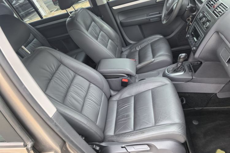 Used Volkswagen Touran 2015 1.4T DSG Comfort Edition 5 Seats Right Front Seat